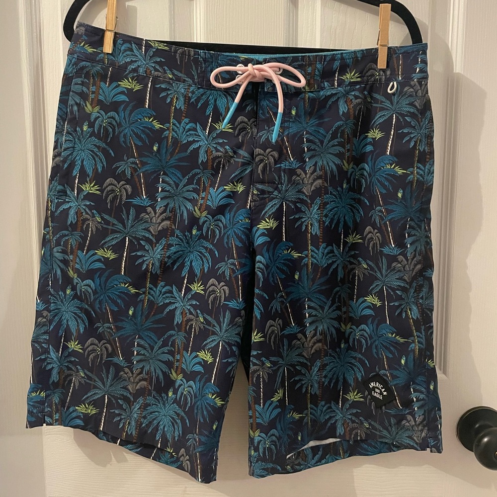 American Eagle Men's Blue Palm Tree Board Shorts Size Medium Swim Trunks